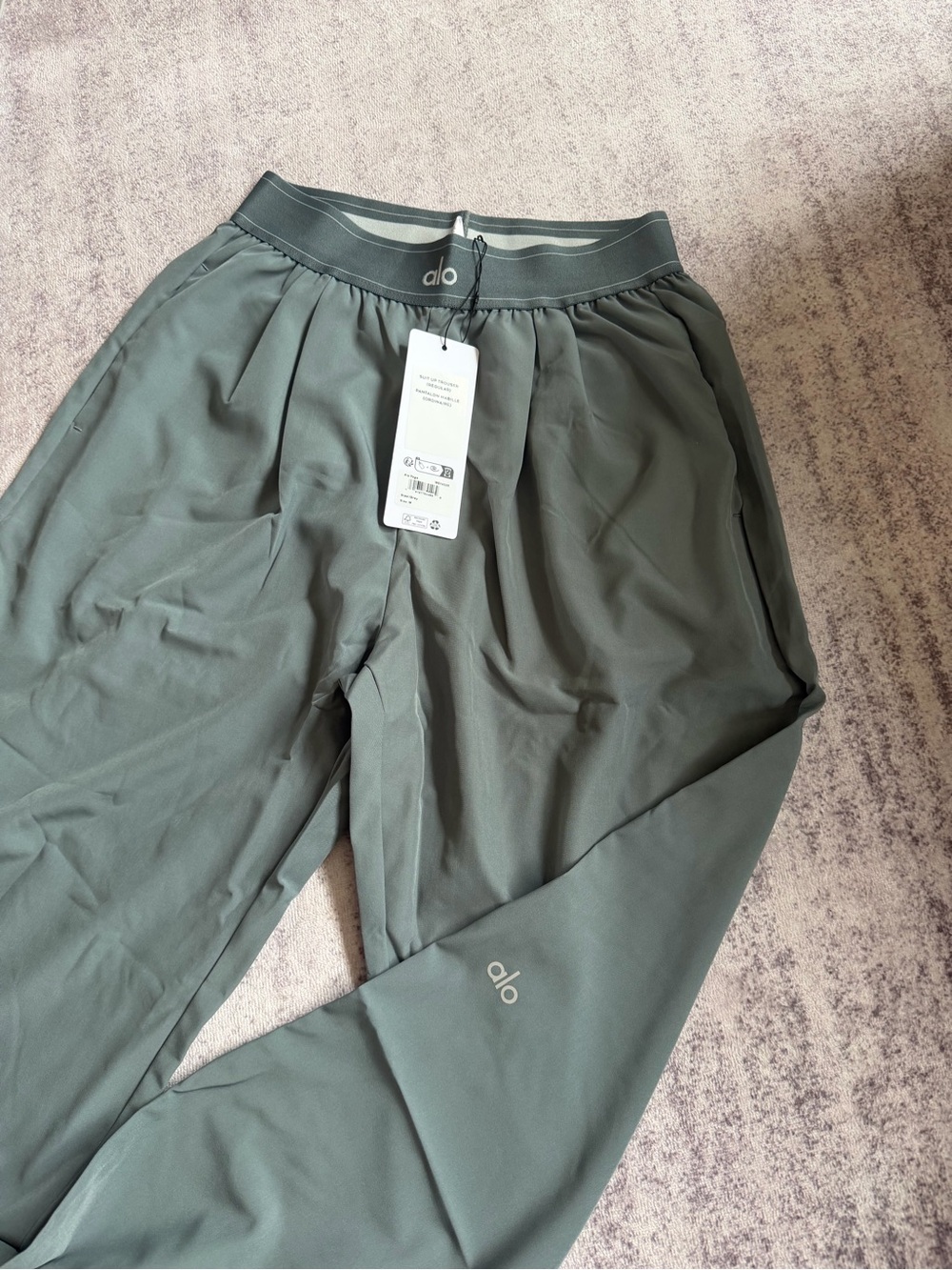 ALO Yoga Women’s Olive Jogger Pants